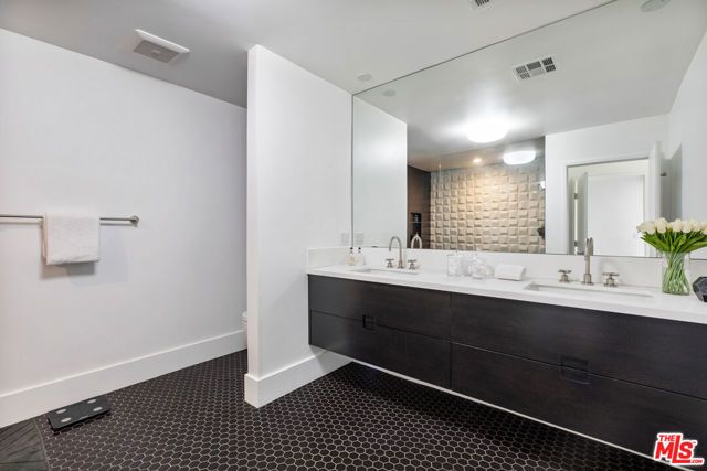 19630 Rosita Street, Tarzana (los Angeles), CA 91356