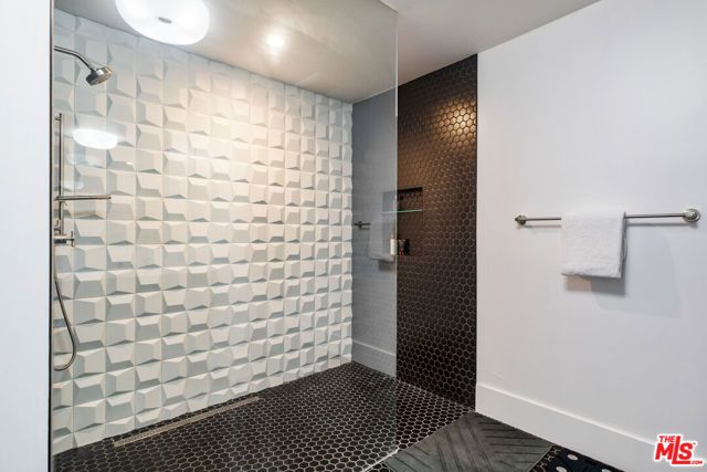 19630 Rosita Street, Tarzana (los Angeles), CA 91356