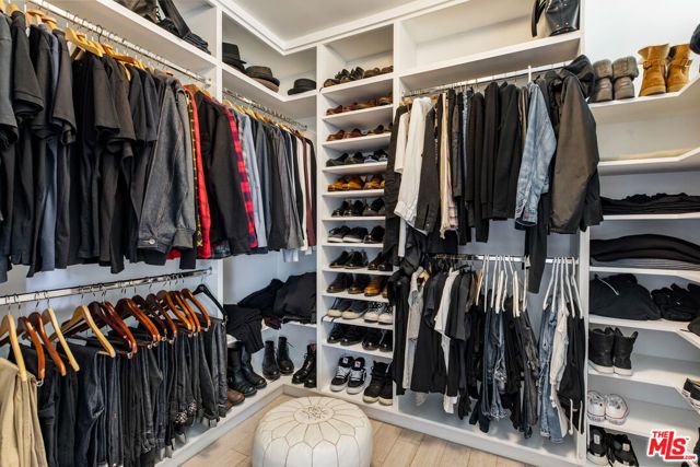 19630 Rosita Street, Tarzana (los Angeles), CA 91356