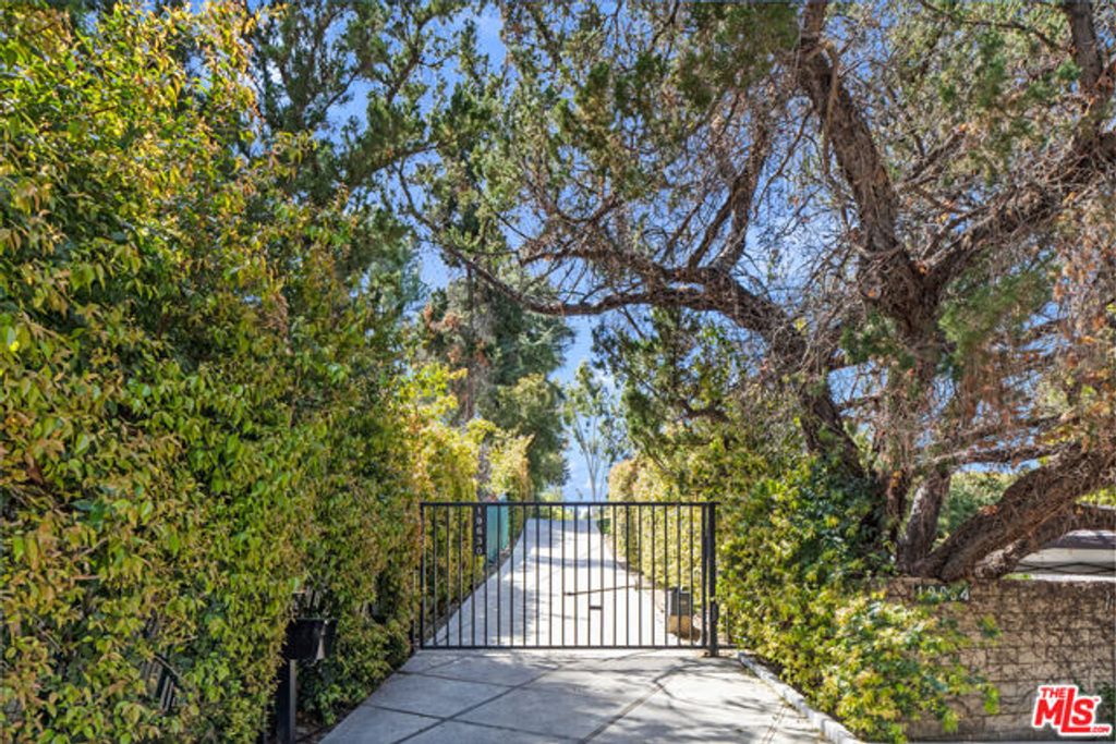 19630 Rosita Street, Tarzana (los Angeles), CA 91356