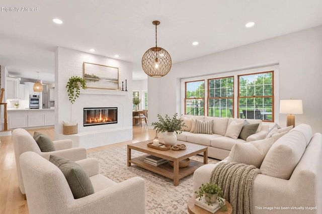 N64W38481 S Woodlake CIRCLE, Oconomowoc, WI 53066