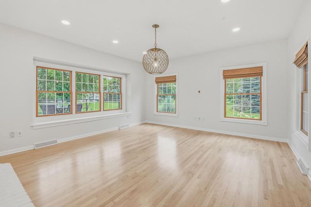N64W38481 S Woodlake CIRCLE, Oconomowoc, WI 53066