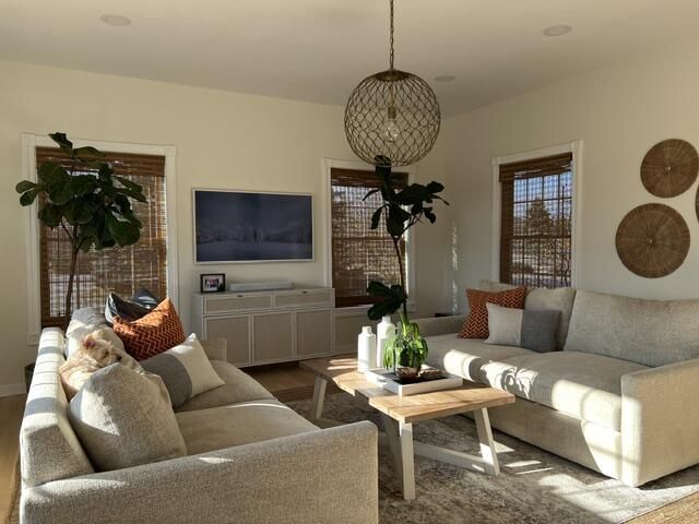 N64W38481 S Woodlake CIRCLE, Oconomowoc, WI 53066