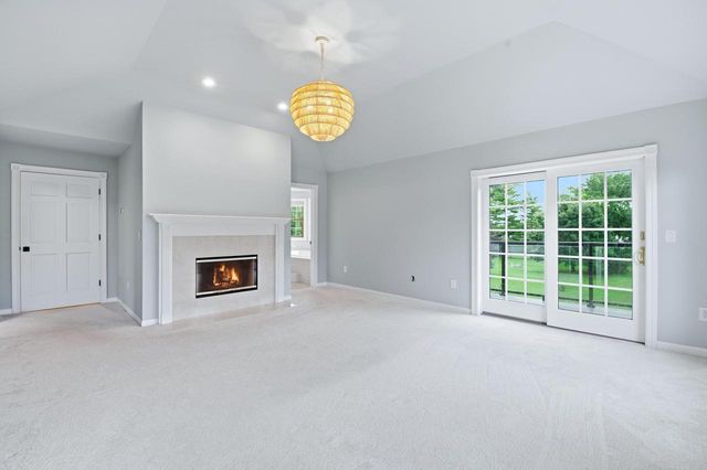 N64W38481 S Woodlake CIRCLE, Oconomowoc, WI 53066