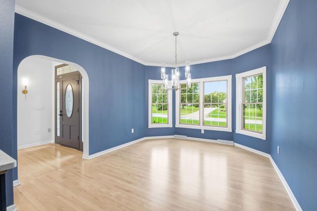 N64W38481 S Woodlake CIRCLE, Oconomowoc, WI 53066