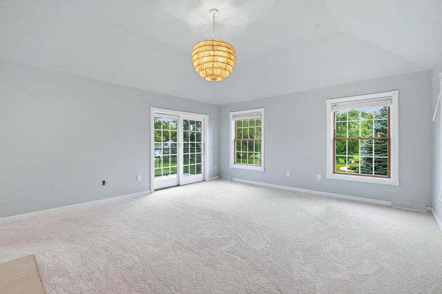 N64W38481 S Woodlake CIRCLE, Oconomowoc, WI 53066