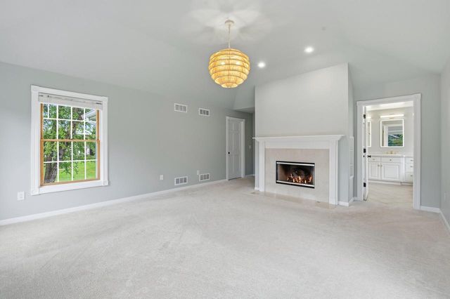 N64W38481 S Woodlake CIRCLE, Oconomowoc, WI 53066
