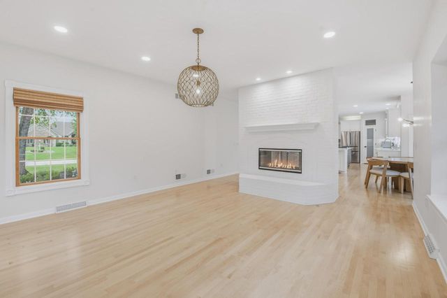 N64W38481 S Woodlake CIRCLE, Oconomowoc, WI 53066
