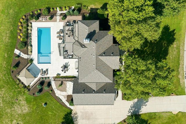 N64W38481 S Woodlake CIRCLE, Oconomowoc, WI 53066