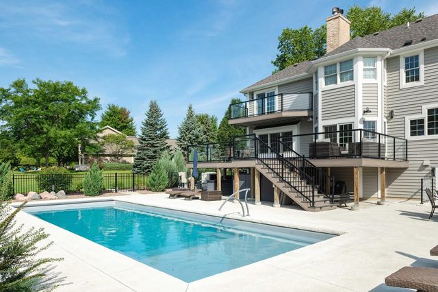 N64W38481 S Woodlake CIRCLE, Oconomowoc, WI 53066