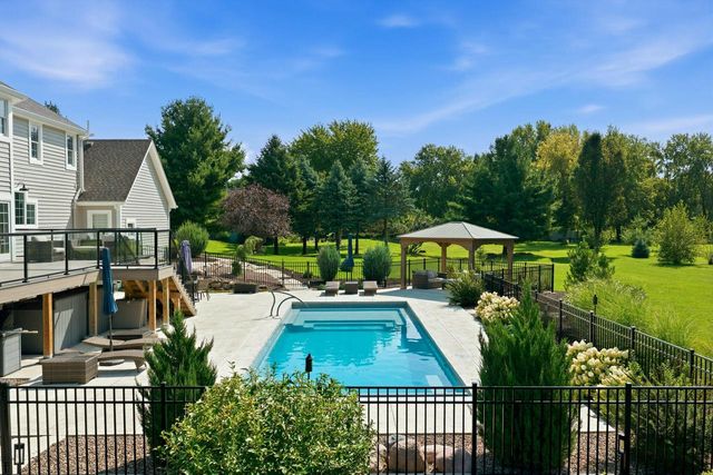 N64W38481 S Woodlake CIRCLE, Oconomowoc, WI 53066