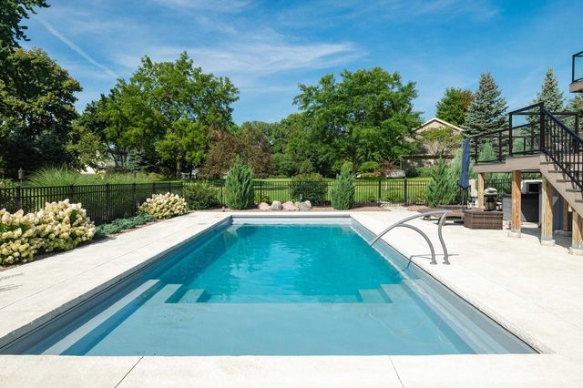 N64W38481 S Woodlake CIRCLE, Oconomowoc, WI 53066