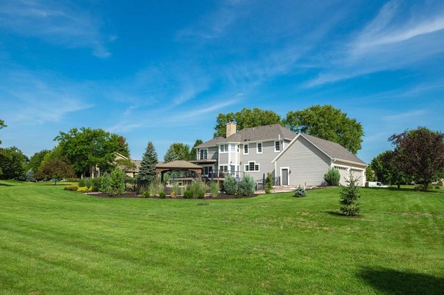 N64W38481 S Woodlake CIRCLE, Oconomowoc, WI 53066