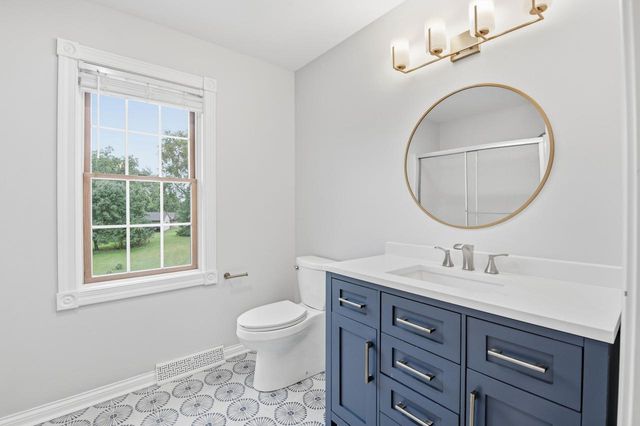N64W38481 S Woodlake CIRCLE, Oconomowoc, WI 53066
