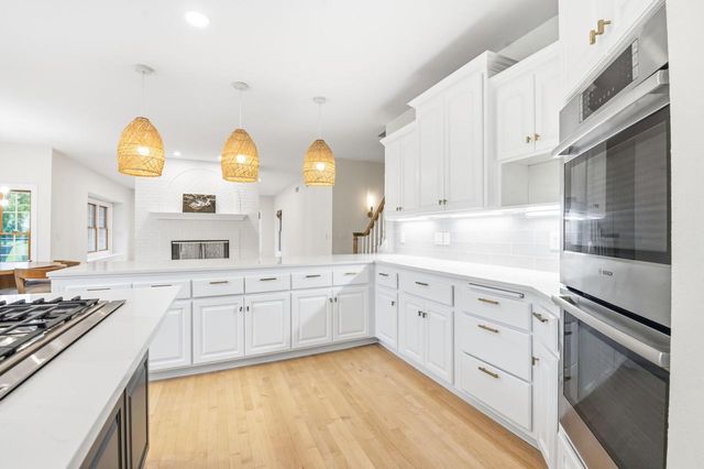 N64W38481 S Woodlake CIRCLE, Oconomowoc, WI 53066