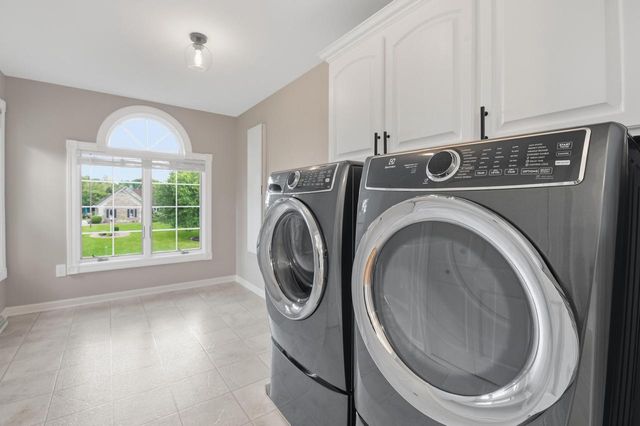 N64W38481 S Woodlake CIRCLE, Oconomowoc, WI 53066