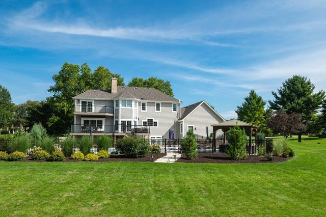 N64W38481 S Woodlake CIRCLE, Oconomowoc, WI 53066