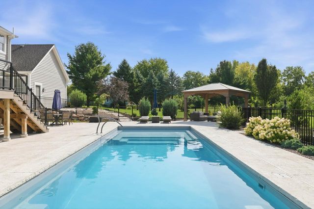 N64W38481 S Woodlake CIRCLE, Oconomowoc, WI 53066