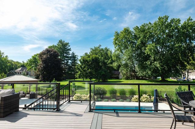 N64W38481 S Woodlake CIRCLE, Oconomowoc, WI 53066