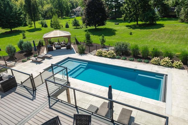 N64W38481 S Woodlake CIRCLE, Oconomowoc, WI 53066