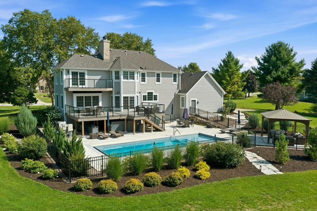 N64W38481 S Woodlake CIRCLE, Oconomowoc, WI 53066