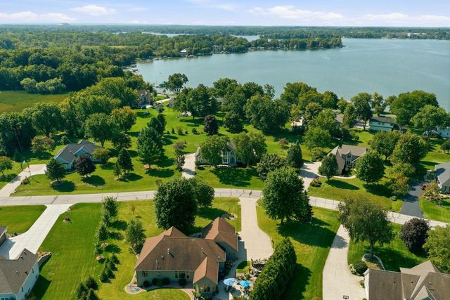 N64W38481 S Woodlake CIRCLE, Oconomowoc, WI 53066
