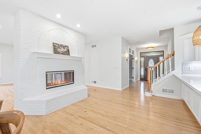 N64W38481 S Woodlake CIRCLE, Oconomowoc, WI 53066