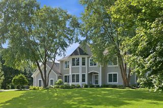 N64W38481 S Woodlake CIRCLE, Oconomowoc, WI 53066