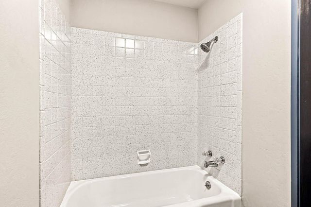 746 N Oak Grove Avenue, Springfield, MO 65802