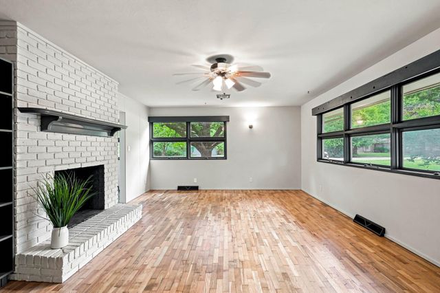 746 N Oak Grove Avenue, Springfield, MO 65802