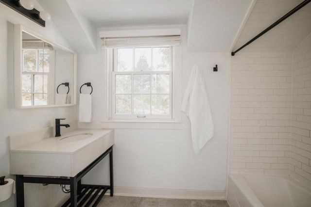 4750 N Ardmore AVENUE, Whitefish Bay, WI 53211