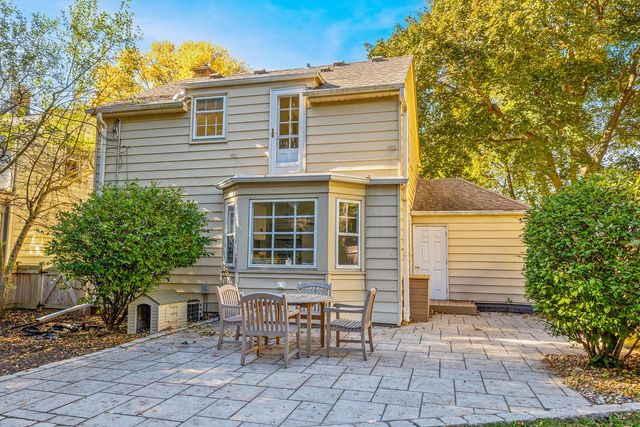 4750 N Ardmore AVENUE, Whitefish Bay, WI 53211
