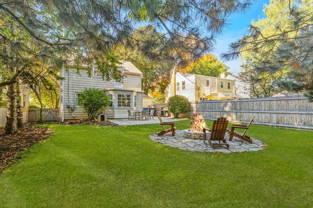 4750 N Ardmore AVENUE, Whitefish Bay, WI 53211