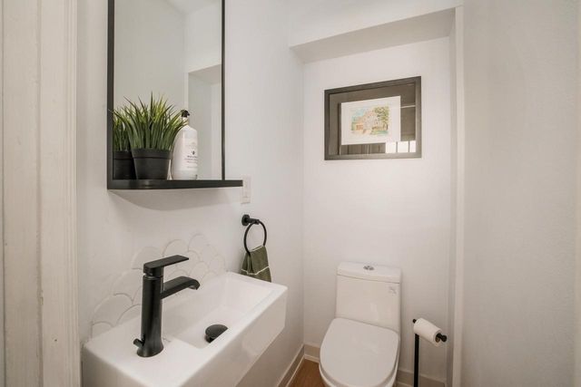 4750 N Ardmore AVENUE, Whitefish Bay, WI 53211