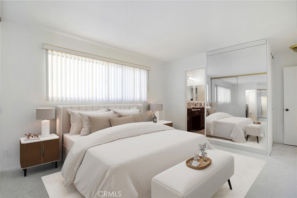 Image 13 of property listing at 5400 Lindley Avenue 101, Encino, CA 91316