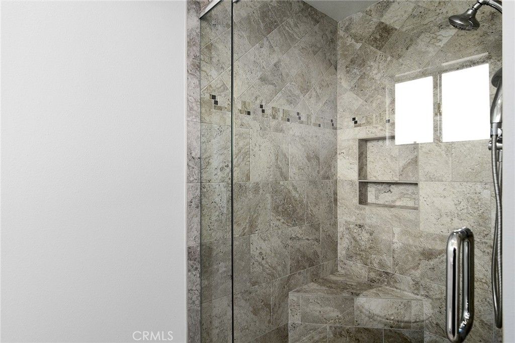 Image 15 of property listing at 5400 Lindley Avenue 101, Encino, CA 91316