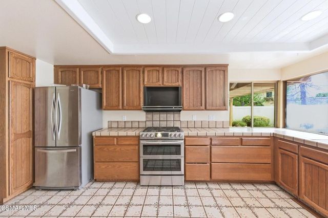 1082 Barrow Court, Westlake Village, CA 91361