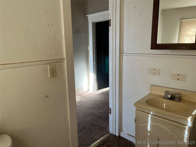 826 N H. Street, Muskogee, OK 74403