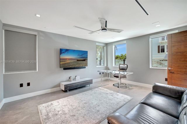 305 Oak Street, Hollywood, FL 33019