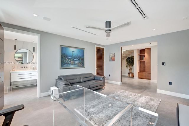 305 Oak Street, Hollywood, FL 33019