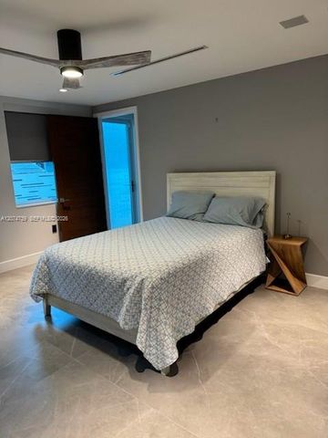 305 Oak Street, Hollywood, FL 33019