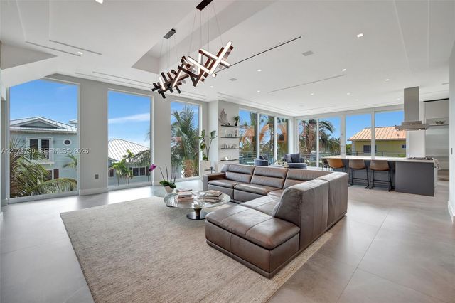 305 Oak Street, Hollywood, FL 33019