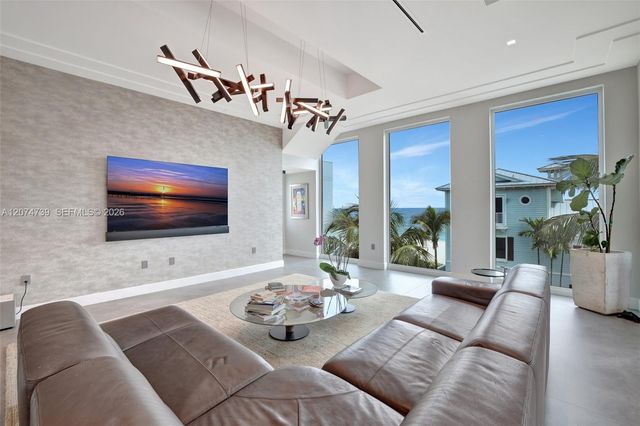 305 Oak Street, Hollywood, FL 33019