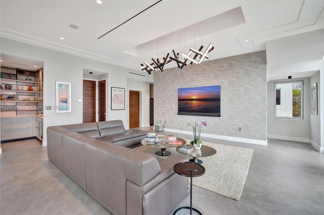 305 Oak Street, Hollywood, FL 33019