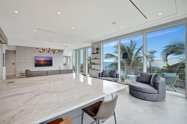 305 Oak Street, Hollywood, FL 33019