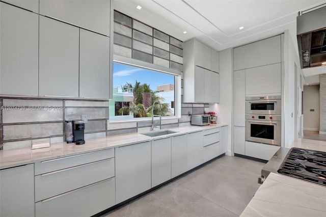 305 Oak Street, Hollywood, FL 33019