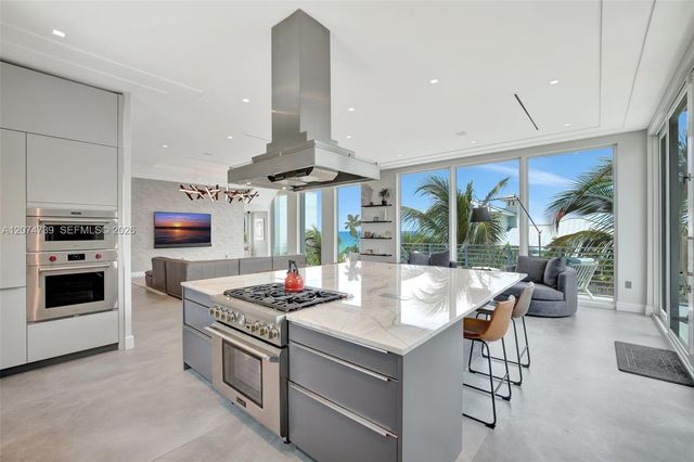 305 Oak Street, Hollywood, FL 33019