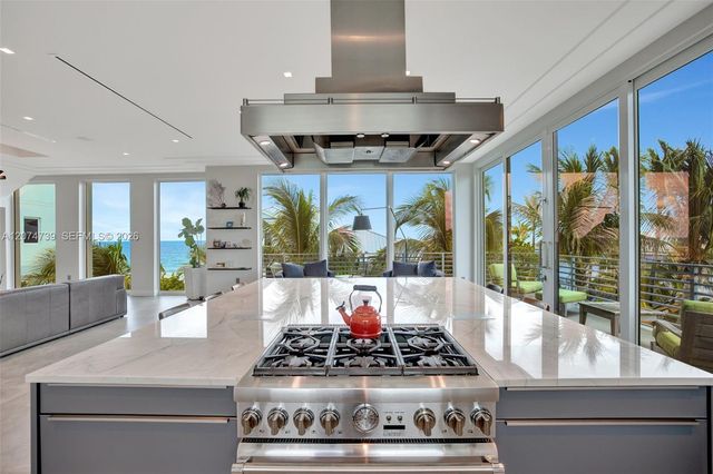 305 Oak Street, Hollywood, FL 33019