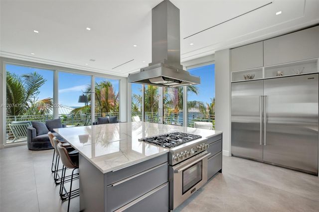 305 Oak Street, Hollywood, FL 33019