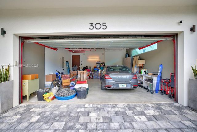 305 Oak Street, Hollywood, FL 33019